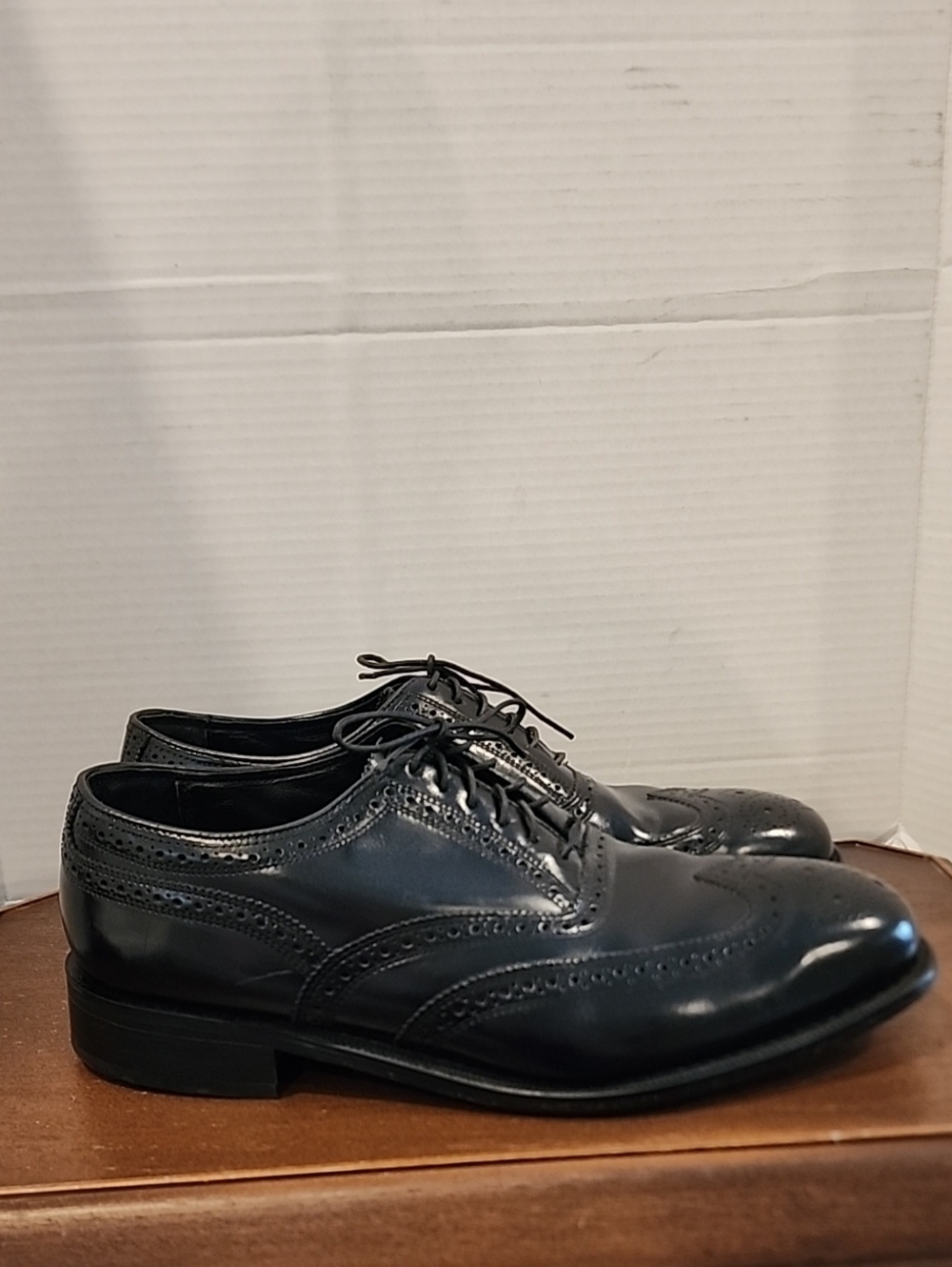 FLORSHEIM Mens Oxford Wingtip Brogue Black Oxford. 9 D.  Dress Shoes Lace Up - Picture 4 of 12